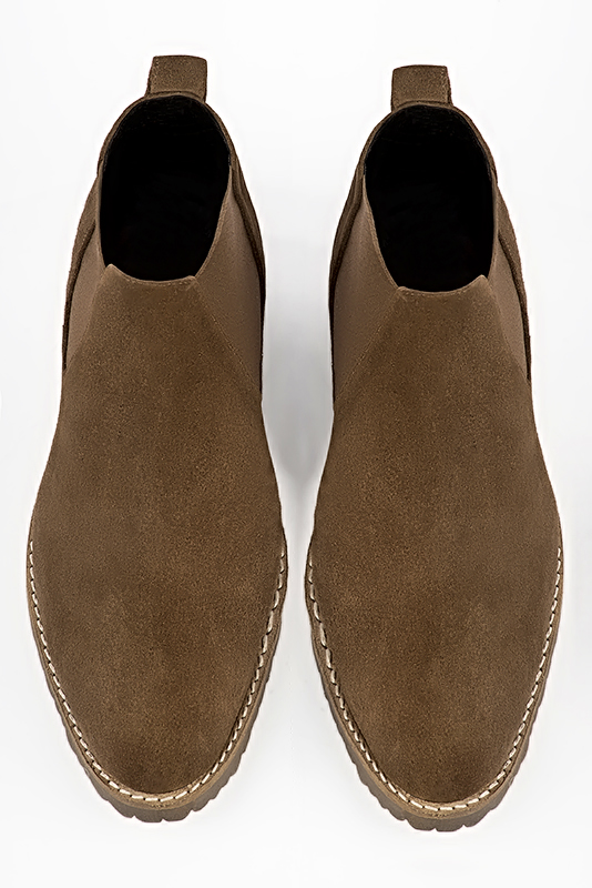 Chocolate brown dress ankle boots for men. Round toe. Flat rubber soles. Top view - Florence KOOIJMAN